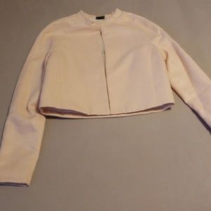 Elegant short sweater.